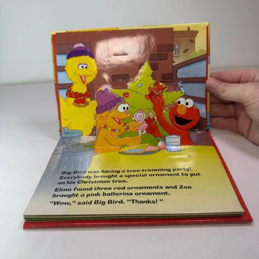 Sesame Street Big Birds Tree Trimming Party Pop‎ Up Christmas Book 2010